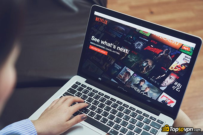VPN para Netflix gratis: Viendo Netflix en laptop.